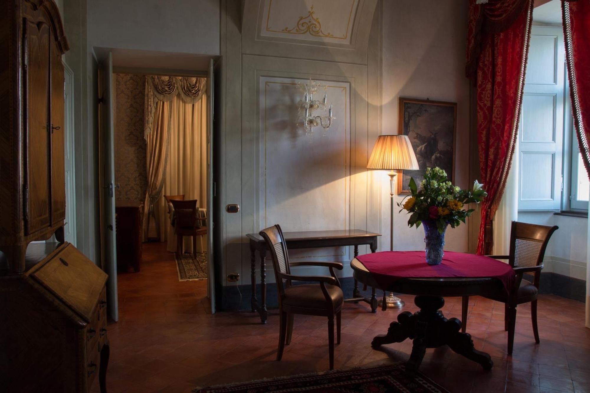 Hotel Castello Di Guarene Habitación foto